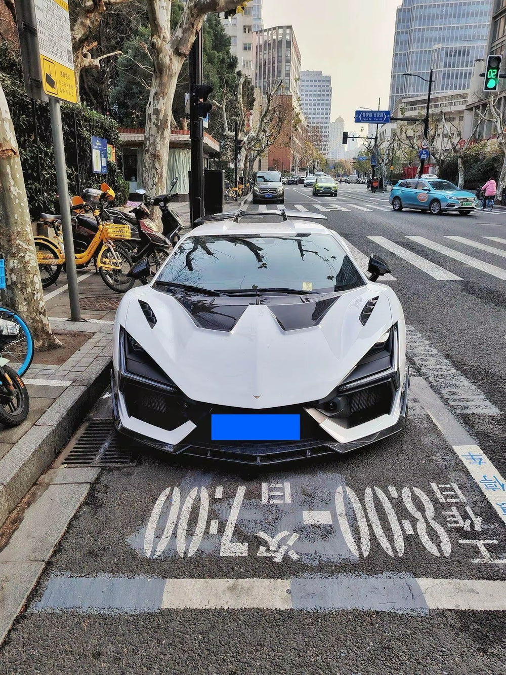 High-Quality Dry Carbon Fiber Body Kit for Lamborghini Revuelto Upgrade Du-Ke Style Front Lip Side Skirts Rear Diffuser Spoiler