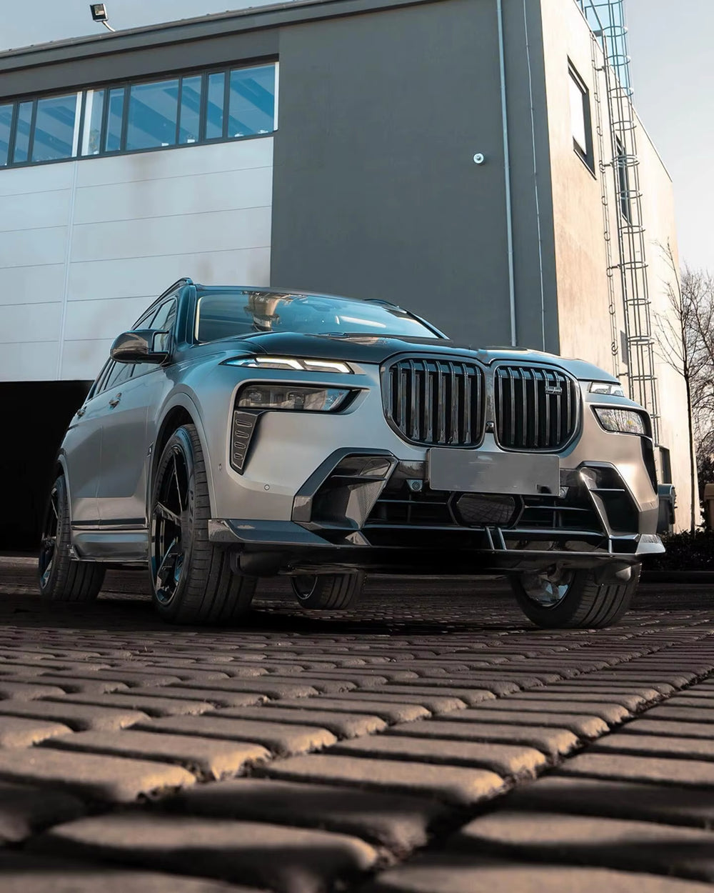 Ld Style Body Kit for BMW X7 G07 Carbon Fiber Front Lip Skirt Diffuser Spoiler Hood Body Kit.
