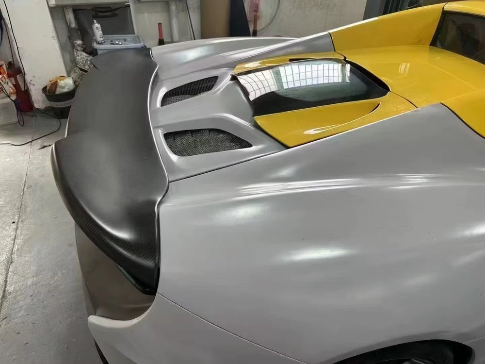 Half-Carbon Fiber Material Body Kit Front Bumper Rear Bumper Hood Body Kit Suitable for Mclaren Mp4-12C 650S Upgrade to 675Lt