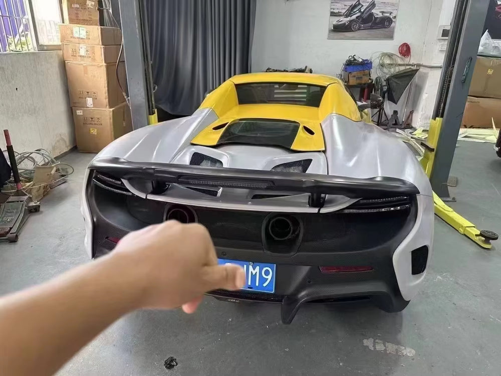 Half-Carbon Fiber Material Body Kit Front Bumper Rear Bumper Hood Body Kit Suitable for Mclaren Mp4-12C 650S Upgrade to 675Lt