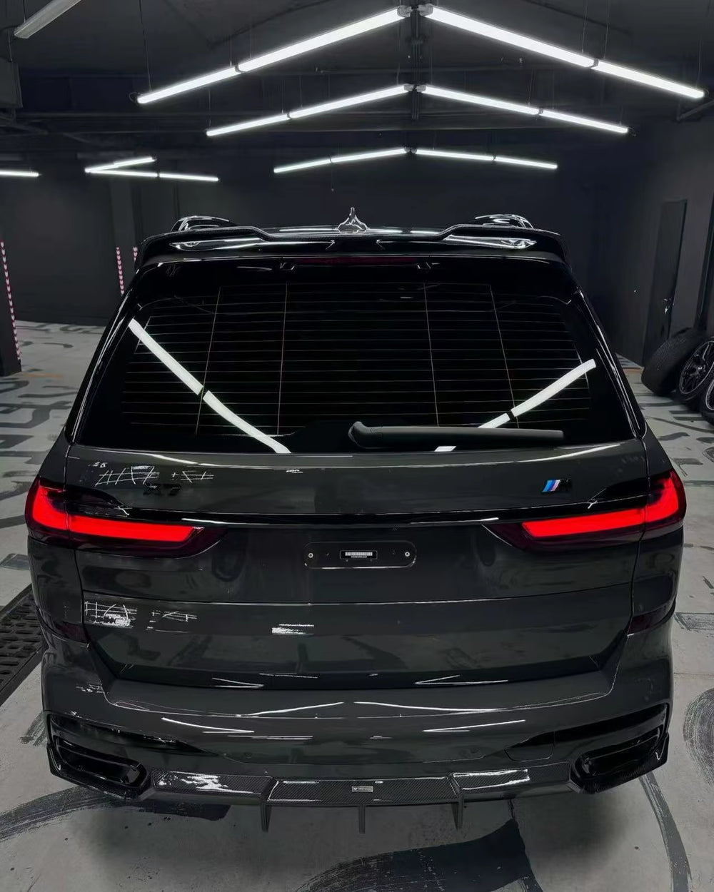 High Quality Carbon Fiber F-D Style Body Kit for BMW X7 G07 Carbon Fiber Front Lip Skirt Rear Diffuser Spoiler Mirror