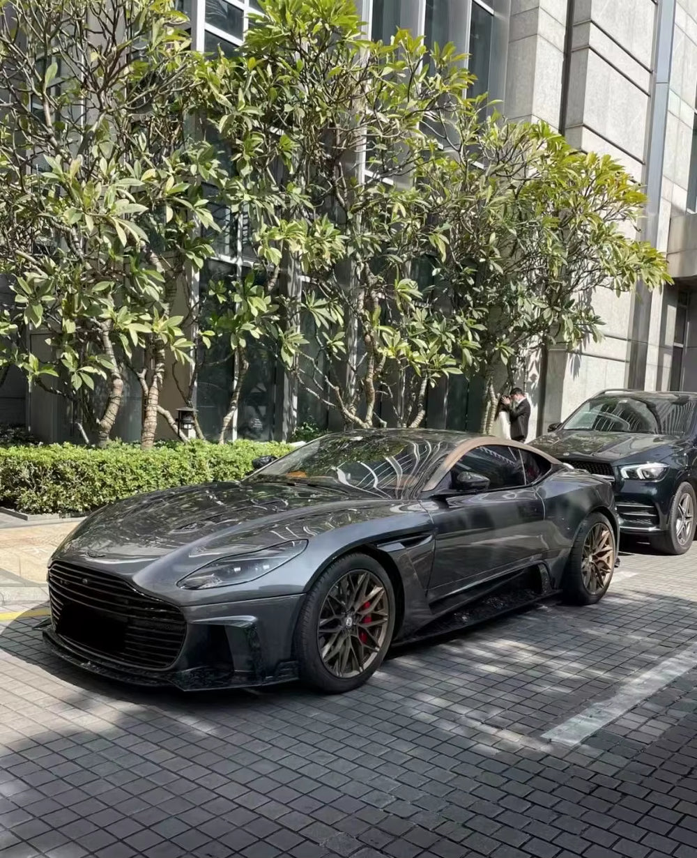 Msy Style for Aston Martin Db11 Carbon Fiber Body Kit Front and Rear Bumper Spoiler Body Kit