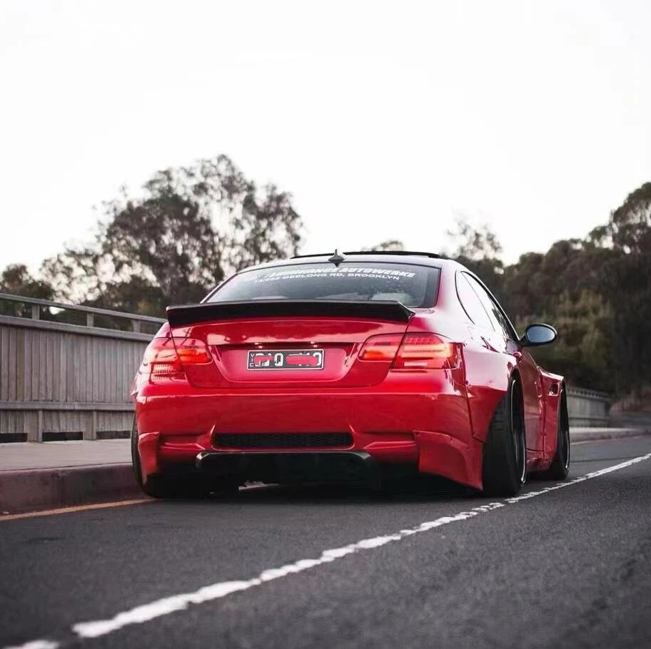 Kit carrosserie large en FRP pour BMW Série 3 / M3 E90 / E92 / E93
