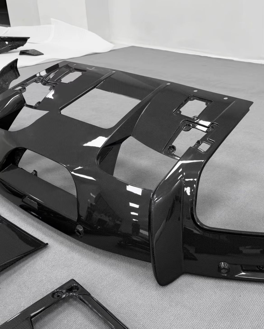 OEM Style Dry Carbon Fiber Body Kit for Ferrari 12Cilindri Front Lip Side Skirts Rear Diffuser Spoiler